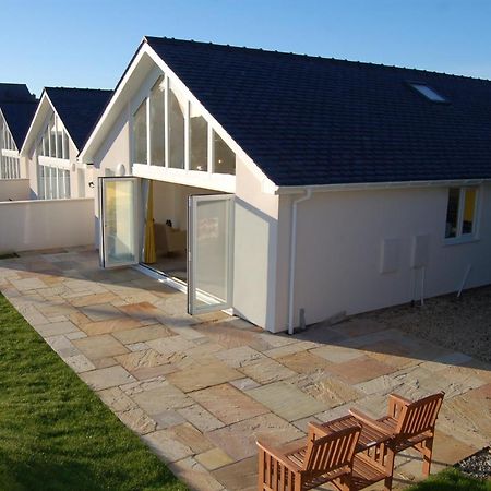 Beautiful, Modern Villa 5 Mins Walk From The Stunning Bay At Trearddur ホーリーヘッド エクステリア 写真