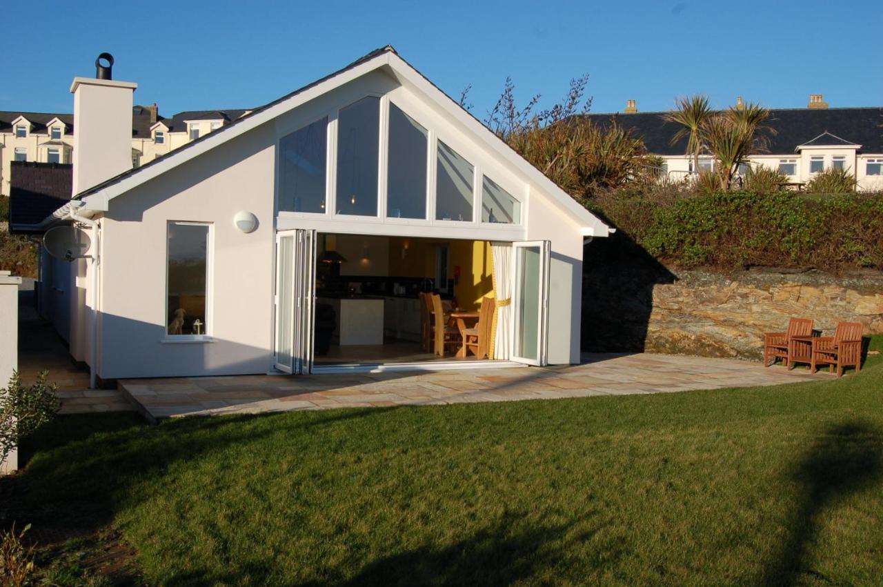 Beautiful, Modern Villa 5 Mins Walk From The Stunning Bay At Trearddur ホーリーヘッド エクステリア 写真