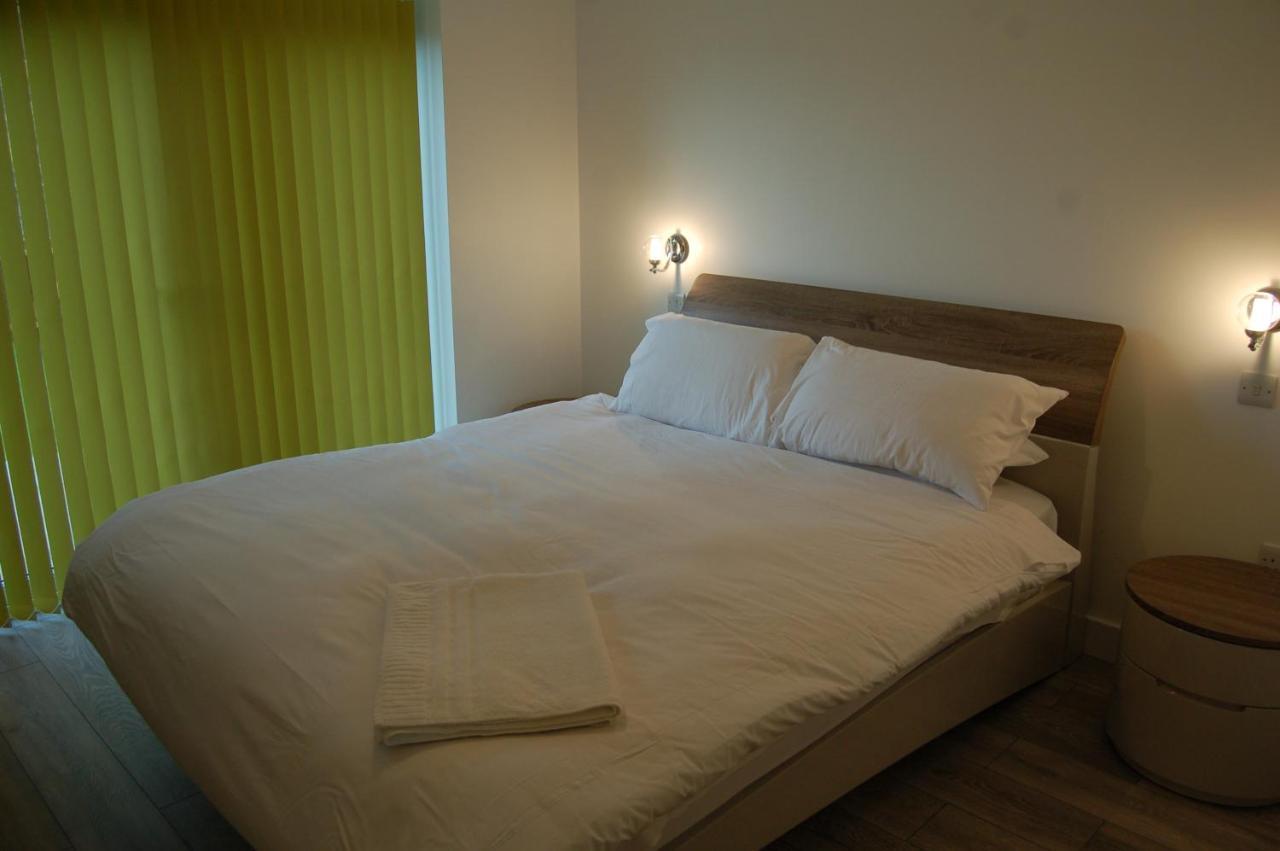 Beautiful, Modern Villa 5 Mins Walk From The Stunning Bay At Trearddur ホーリーヘッド エクステリア 写真