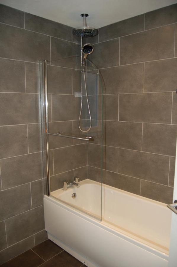Beautiful, Modern Villa 5 Mins Walk From The Stunning Bay At Trearddur ホーリーヘッド エクステリア 写真