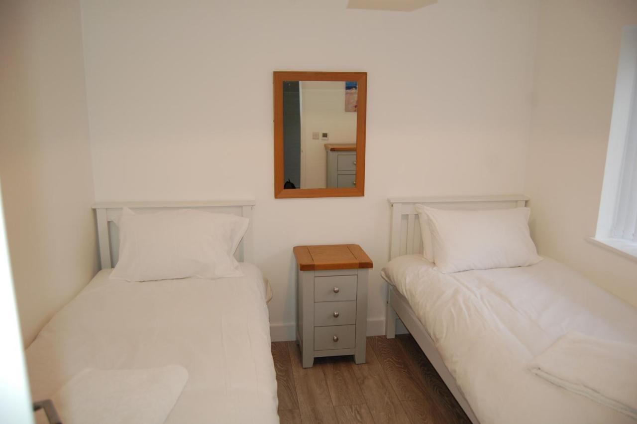 Beautiful, Modern Villa 5 Mins Walk From The Stunning Bay At Trearddur ホーリーヘッド エクステリア 写真