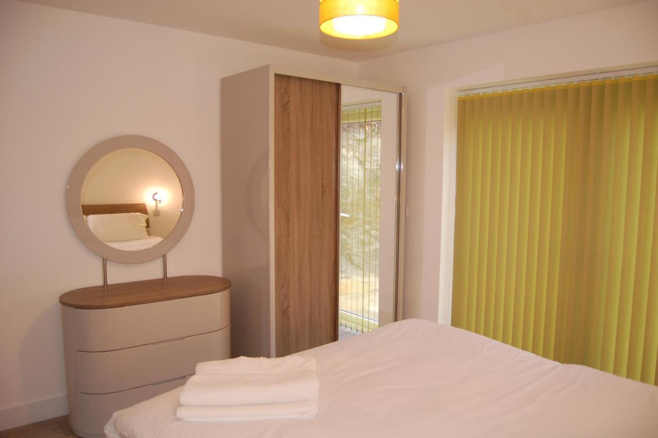 Beautiful, Modern Villa 5 Mins Walk From The Stunning Bay At Trearddur ホーリーヘッド エクステリア 写真